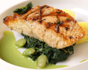 El salmón es un alimento rico en vitamina D